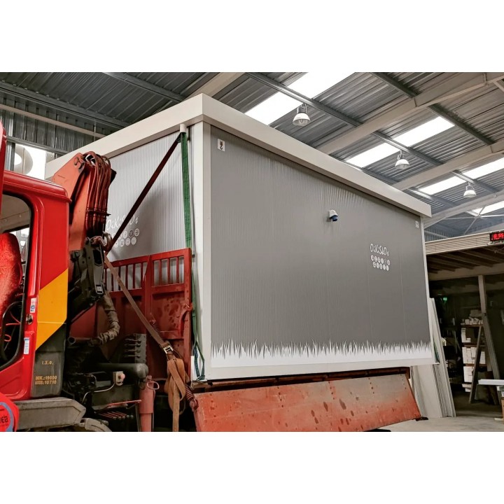 Transportation with trucks equiped with crane...