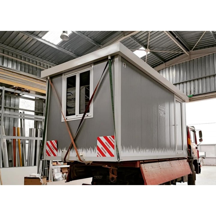 Transportation with trucks equiped with crane...