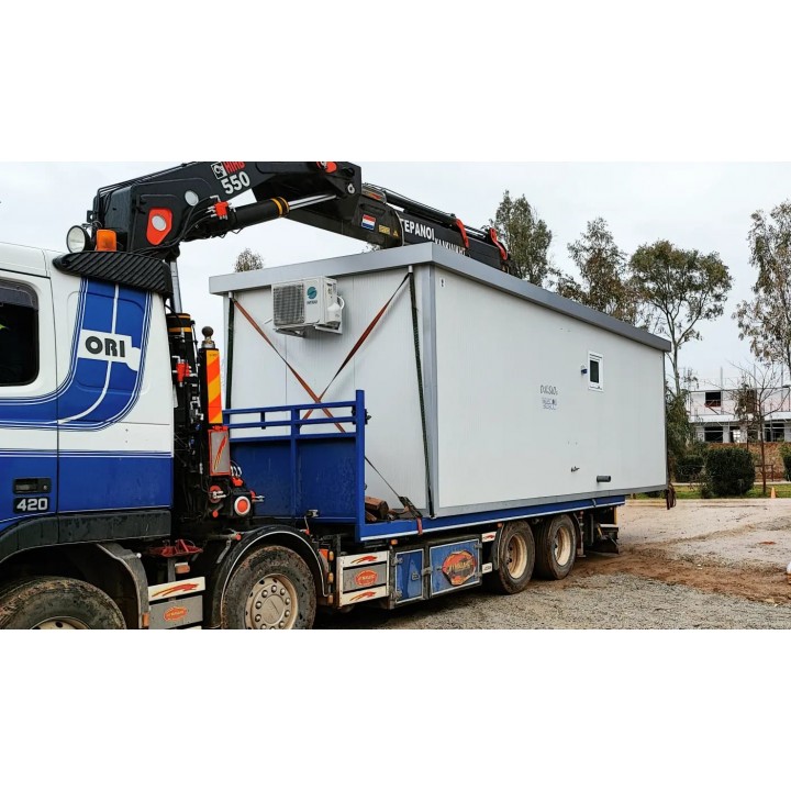 Transportation with trucks equiped with crane...