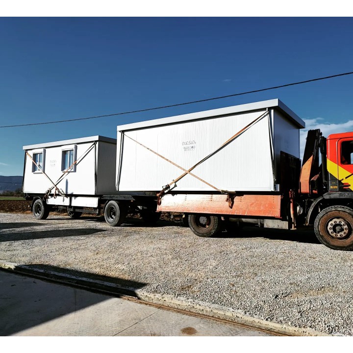 Transportation with trucks equiped with crane...