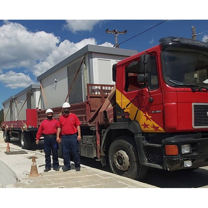 Transportation with trucks equiped with crane...