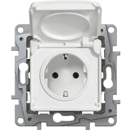 Legrand Niloe Power Socket with cover White 1pcs